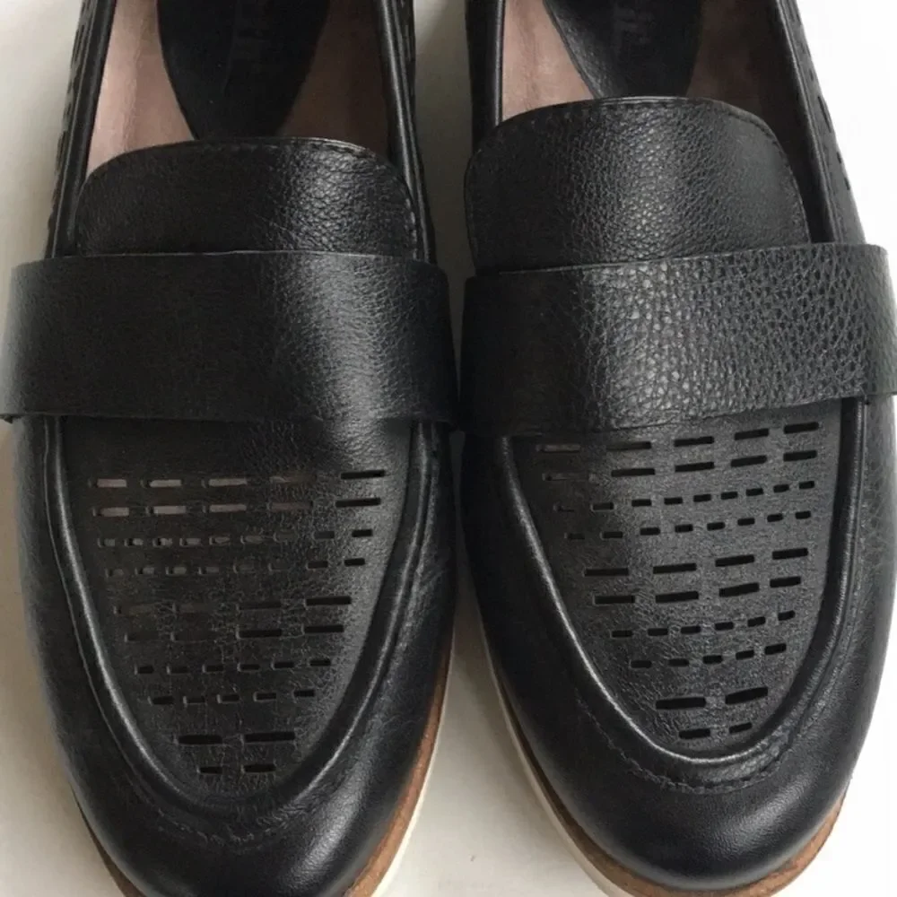 EUC Earth Brand Shoes / Loafers